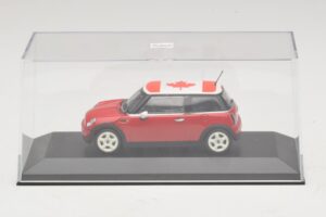 Mini Cooper S R53 Rosso Con Bandiera Canadese Minichamps 1:43 MINI017 Pressofusione — immagine 4 di 5