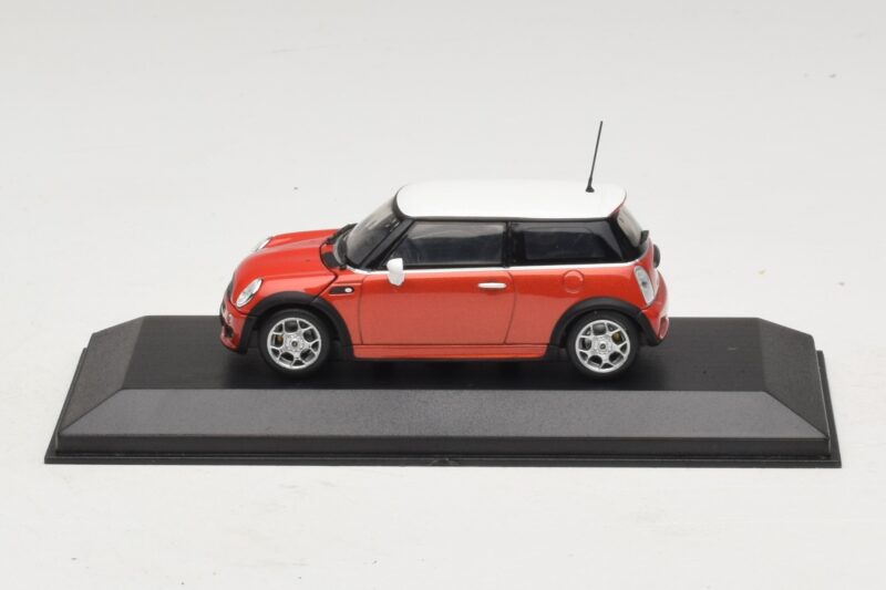 Mini Cooper S R53 Rosso Con Tetto Bianco Minichamps 1:43 MINI025 Pressofusione