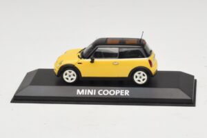 Mini Cooper S R53 Giallo Con Tetto Nero Minichamps 1:43 MINI031 Pressofusione