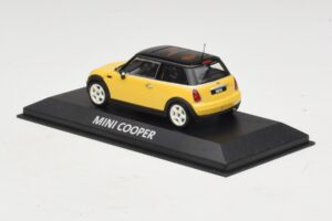 Mini Cooper S R53 Giallo Con Tetto Nero Minichamps 1:43 MINI031 Pressofusione — immagine 3 di 4