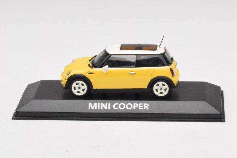 Mini Cooper S R53 Giallo Con Tetto Panoramico Giallo Minichamps 1:43 Mini Cooper S R53 Giallo Con Tetto Panoramico Giallo Minichamps 1:43 MINI029 Pressofusione