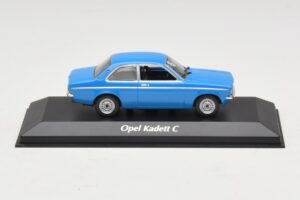 Opel Kadett C Blu Maxichamps 1:43 Opel Kadett C Blu Maxichamps 1:43 940045601 Pressofusione