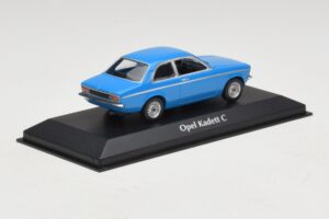 Opel Kadett C Blu Maxichamps 1:43 940045601 Pressofusione — immagine 2 di 5