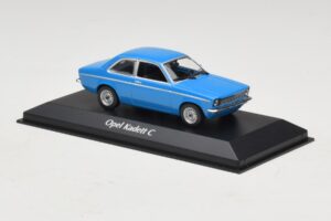 Opel Kadett C Blu Maxichamps 1:43 940045601 Pressofusione — immagine 3 di 5