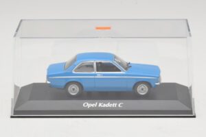 Opel Kadett C Blu Maxichamps 1:43 940045601 Pressofusione — immagine 4 di 5