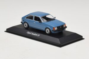 Opel Kadett D Blu Maxichamps 1:43 940044100 Pressofusione — immagine 3 di 5