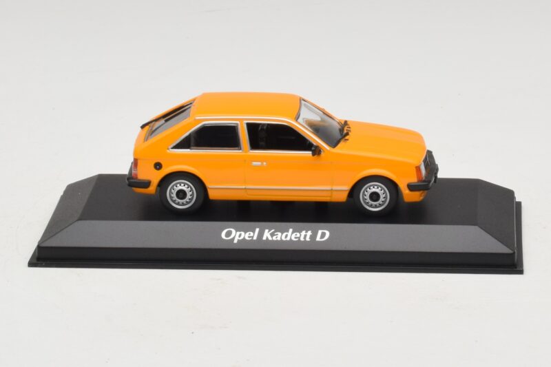 Opel Kadett D Arancione Maxichamps 1:43 940044101 Pressofusione