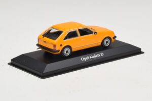 Opel Kadett D Arancione Maxichamps 1:43 940044101 Pressofusione — immagine 2 di 5