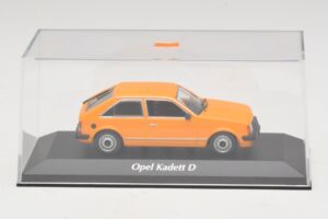 Opel Kadett D Arancione Maxichamps 1:43 940044101 Pressofusione — immagine 4 di 5