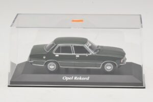 Opel Rekord D Verde Scuro Maxichamps 1:43 940044001 Pressofusione — immagine 4 di 5