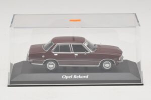 Opel Rekord D Rosso Scuro Maxichamps 1:43 940044000 Pressofusione — immagine 4 di 5