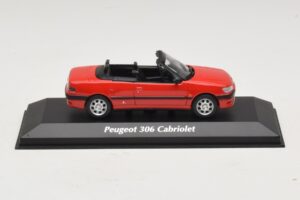Peugeot 306 Cabriolet Rosso Maxichamps 1:43 Peugeot 306 Cabriolet Rosso Maxichamps 1:43 940112830 Pressofusione