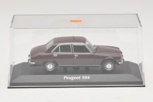 Peugeot 504 Rosso Scuro Maxichamps 1:43 940112500 Pressofusione — immagine 4 di 5