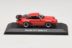 Porsche 911 930 Turbo 3.3 Rosso Maxichamps 1:43 Porsche 911 930 Turbo 3.3 Rosso Maxichamps 1:43 940069000 Pressofusione