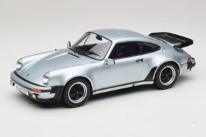 Porsche 911 930 Turbo 3.3 Argento KK-Scale 1:18 Porsche 911 930 Turbo 3.3 Argento KK-Scale 1:18 KKDC181444 Pressofusione
