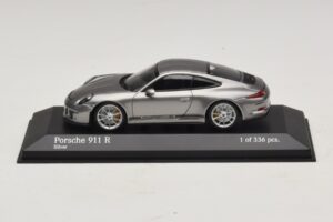 Porsche 911 991.1 R Argento Minichamps 1:43 410066224 Pressofusione