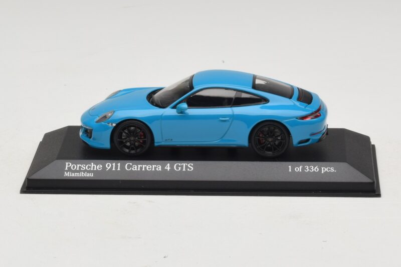 Porsche 911 991.2 Carrera 4 GTS Miami Blue Minichamps 1:43 410067322 Pressofusione