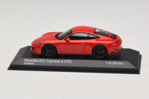 Porsche 911 991.2 Carrera 4 GTS Rosso Minichamps 1:43 410067320 Pressofusione