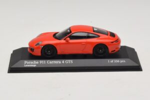 Porsche 911 991.2 Carrera 4 GTS Arancione Minichamps 1:43 410067321 Pressofusione