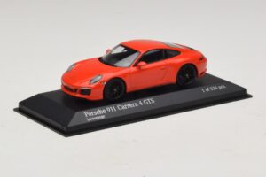 Porsche 911 991.2 Carrera 4 GTS Arancione Minichamps 1:43 410067321 Pressofusione — immagine 2 di 5