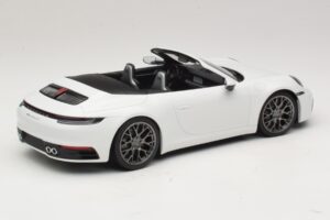 Porsche 911 992 Carrera 4S Cabriolet Bianco Minichamps 1:18 155067330 Pressofusione — immagine 2 di 6