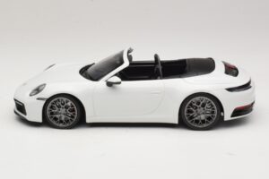 Porsche 911 992 Carrera 4S Cabriolet Bianco Minichamps 1:18 155067330 Pressofusione — immagine 3 di 6