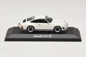 Porsche 911 SC Bianco Maxichamps 1:43 Porsche 911 SC Bianco Maxichamps 1:43 940062020 Pressofusione