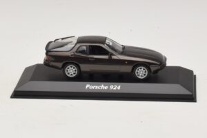 Porsche 924 Marrone Metallizzato Maxichamps 1:43 Porsche 924 Marrone Metallizzato Maxichamps 1:43 940062121 Pressofusione