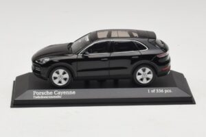 Porsche Cayenne Nero Metallizzato Minichamps 1:43 Porsche Cayenne Nero Metallizzato Minichamps 1:43 410066301 Pressofusione