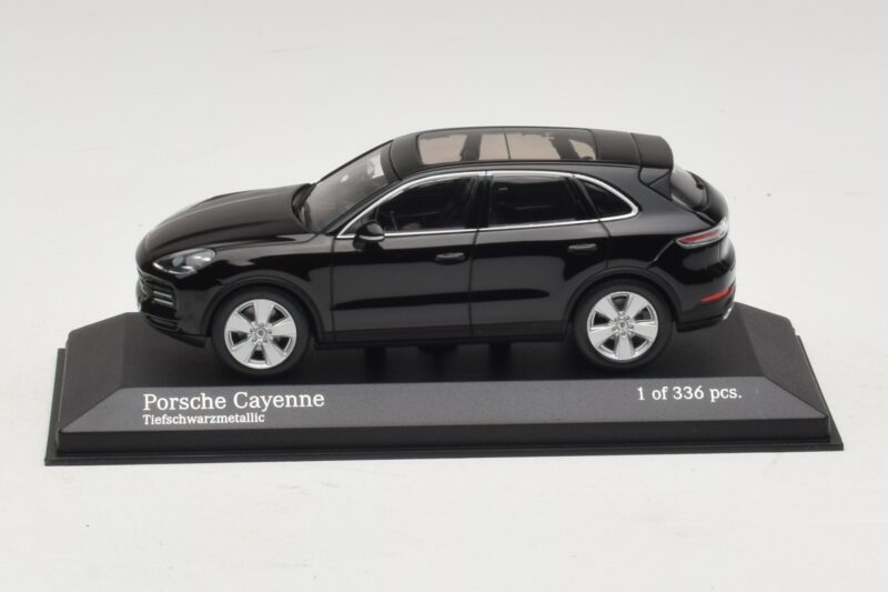 Porsche Cayenne Nero Metallizzato Minichamps 1:43 410066301 Pressofusione