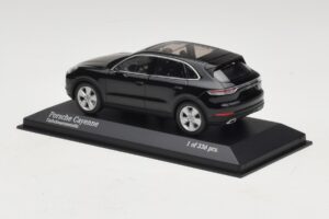 Porsche Cayenne Nero Metallizzato Minichamps 1:43 410066301 Pressofusione — immagine 3 di 5