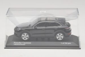 Porsche Cayenne Nero Metallizzato Minichamps 1:43 410066301 Pressofusione — immagine 4 di 5
