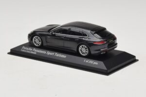 Porsche Panamera 971 4 E-Hybrid Sport Turismo Grigio Minichamps 1:43 410066112 Pressofusione — immagine 3 di 5