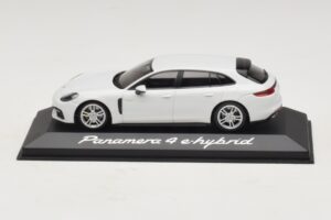 Porsche Panamera 971 4 E-Hybrid Bianco Minichamps 1:43 WAP0207620H Pressofusione