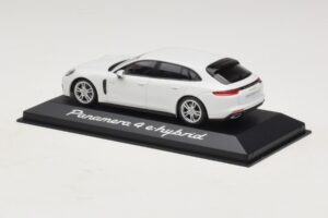 Porsche Panamera 971 4 E-Hybrid Bianco Minichamps 1:43 WAP0207620H Pressofusione — immagine 3 di 5