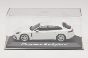 Porsche Panamera 971 4 E-Hybrid Bianco Minichamps 1:43 WAP0207620H Pressofusione — immagine 4 di 5