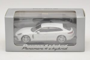 Porsche Panamera 971 4 E-Hybrid Bianco Minichamps 1:43 WAP0207620H Pressofusione — immagine 5 di 5
