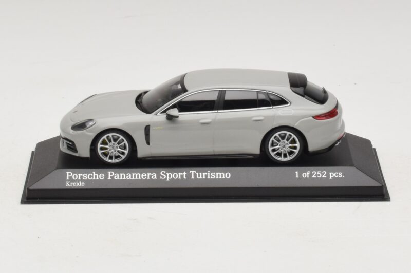 Porsche Panamera 971 Sport Turismo 4E-Hybrid Grigio Minichamps 1:43 410066114 Pressofusione