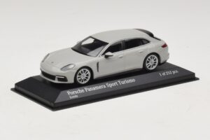 Porsche Panamera 971 Sport Turismo 4E-Hybrid Grigio Minichamps 1:43 410066114 Pressofusione — immagine 2 di 5
