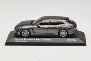 Porsche Panamera 971 Sport Turismo 4S Grigio Minichamps 1:43 410066111 Pressofusione