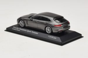 Porsche Panamera 971 Sport Turismo 4S Grigio Minichamps 1:43 410066111 Pressofusione — immagine 3 di 5