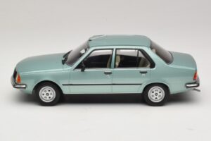 Renault 18 Verde Chiaro MCG 1:18 MCG18596 Pressofusione — immagine 3 di 6