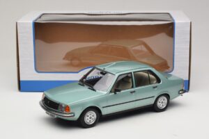 Renault 18 Verde Chiaro MCG 1:18 MCG18596 Pressofusione — immagine 6 di 6