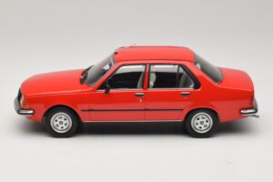 Renault 18 Rosso MCG 1:18 MCG18595 Pressofusione — immagine 3 di 6