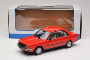Renault 18 Rosso MCG 1:18 MCG18595 Pressofusione — immagine 6 di 6