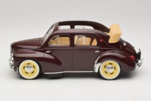 Renault 4CV Marrone Solido 1:18 8048 Pressofusione — immagine 3 di 6