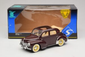 Renault 4CV Marrone Solido 1:18 8048 Pressofusione — immagine 6 di 6