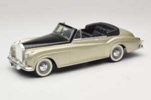 Rolls-Royce Silver Cloud II Argento Solido 1:18 8006 Pressofusione
