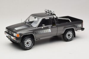 Toyota Hilux N50 Xtra Cab 4x4 Grigio Metallizzato KK-Scale 1:18 Toyota Hilux N50 Xtra Cab 4x4 Grigio Metallizzato KK-Scale 1:18 KKDC181563 Pressofusione