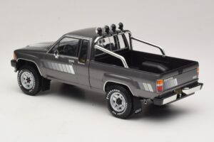 Toyota Hilux N50 Xtra Cab 4x4 Grigio Metallizzato KK-Scale 1:18 KKDC181563 Pressofusione — immagine 5 di 6
